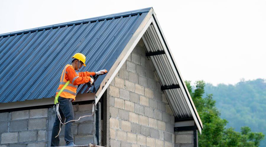 Expert Emergency Roof Repairs services in Boyne Falls, MI
